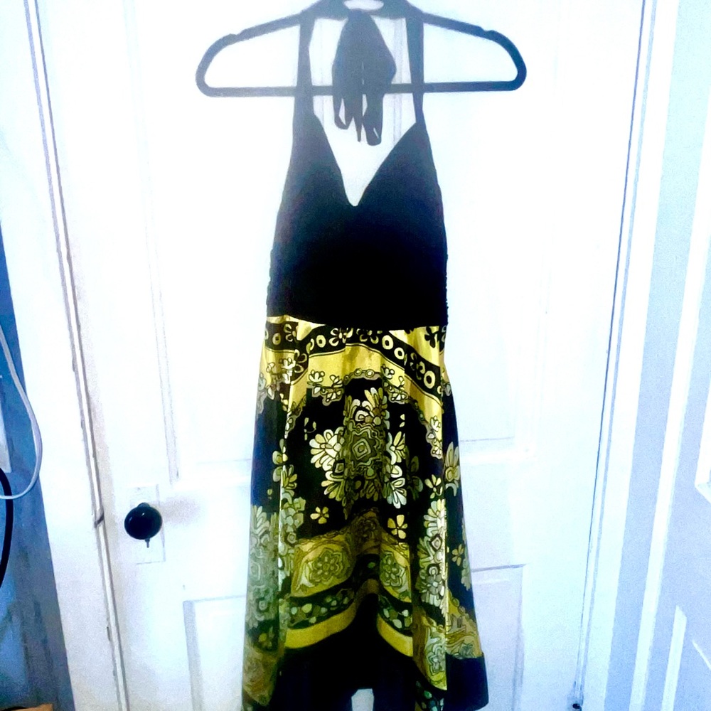 Signature by Sangria Black and Yellow Dress